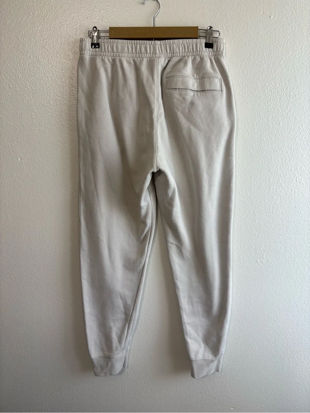 Nike Men’s Medium Ivory Sportswear Club Fleece Sweatpant Joggers Loungewear